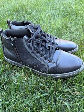Madden Men's Black vegan Leather Lace-Up Sneakers with side zip 10